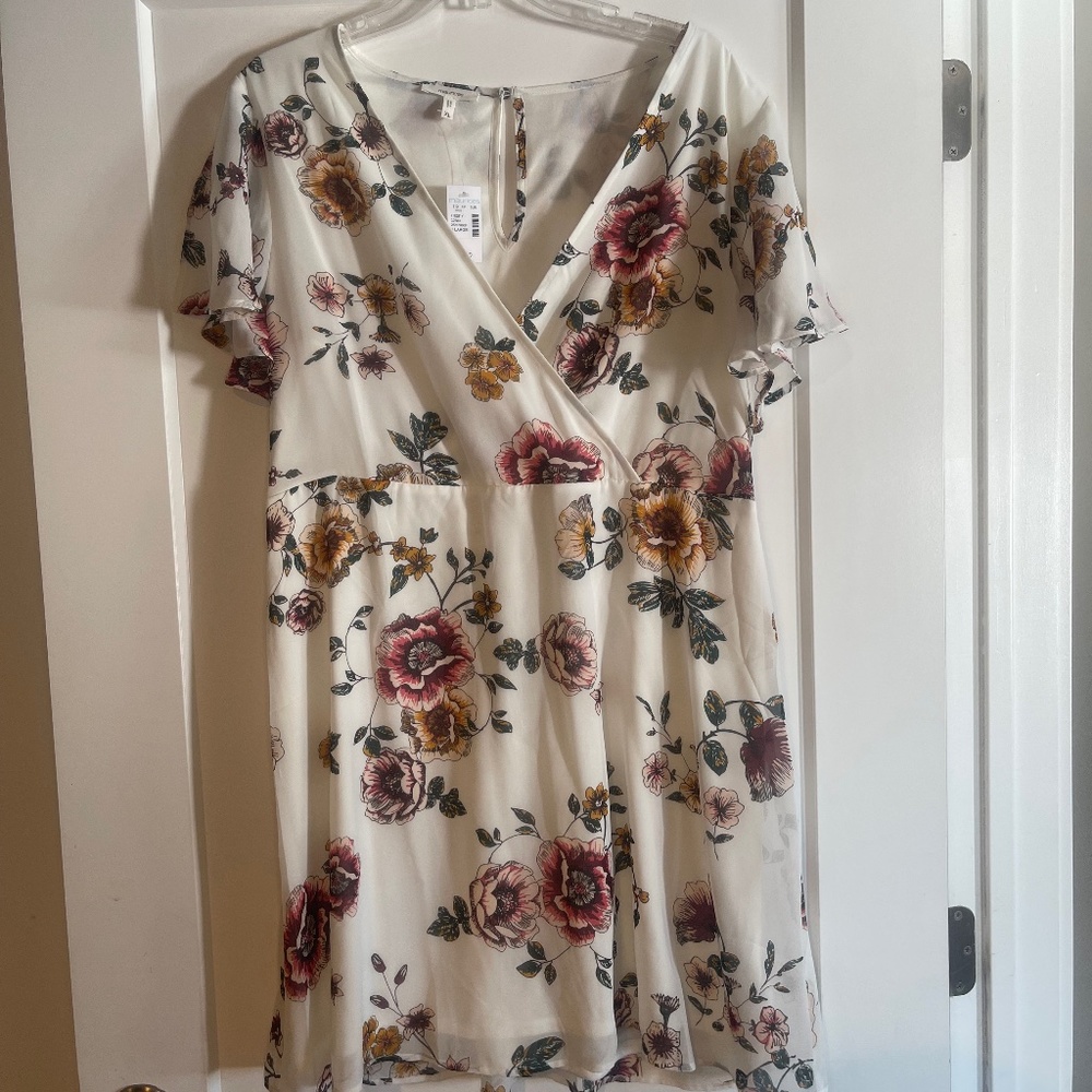 NWT Maurice’s dress white and floral